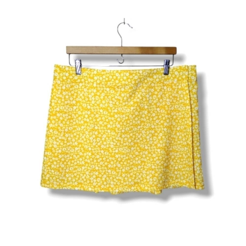 Rip Skirt Hawaii Ditsy Daisy Yellow Skirt NWT Size XL